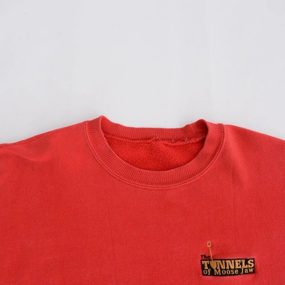 Vintage Red Embroidered The Tunnel To Moose Jaw Crew Neck  Sweaters - Picture 9 of 9